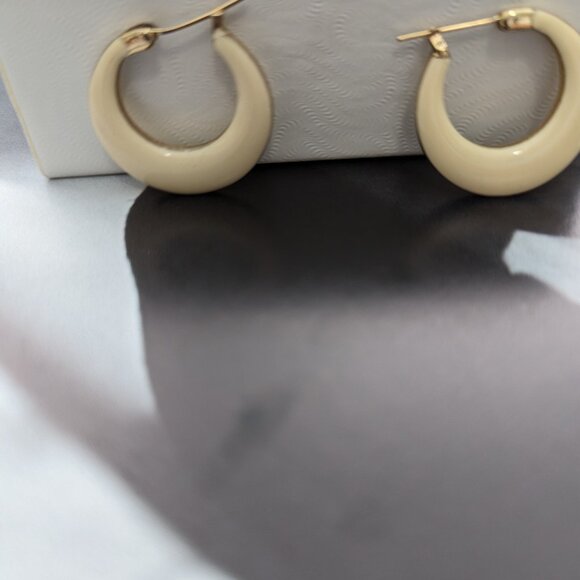 Hoops Enamel Small Pierced Vintage Cream Gold finish 1970s - Picture 3 of 7
